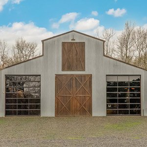 images/venue-gallery/120-barn-outside.jpg