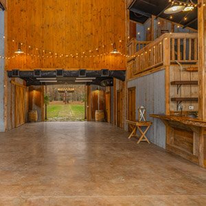 images/venue-gallery/190-barn-inside.jpg