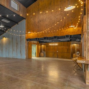 images/venue-gallery/200-barn-inside.jpg