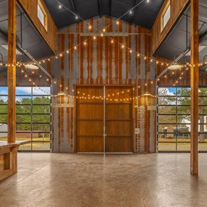 images/venue-gallery/210-barn-inside.jpg