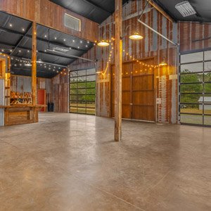 images/venue-gallery/220-barn-inside.jpg
