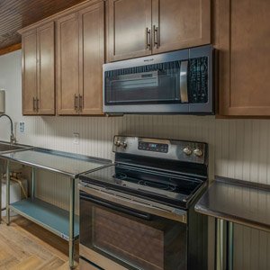 images/venue-gallery/280-barn-kitchen.jpg