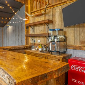images/venue-gallery/400-barn-bar.jpg
