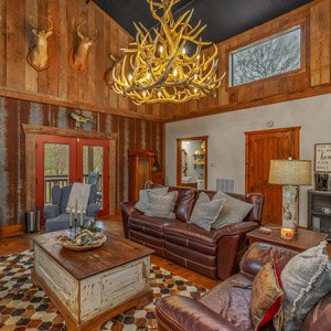 images/venue-gallery/710-barn-living.jpg